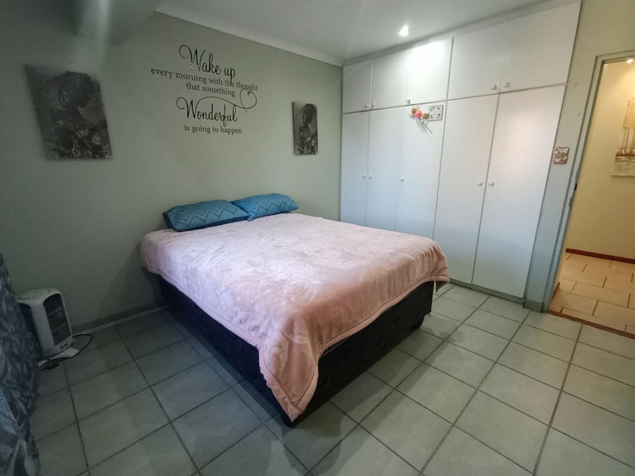4 Bedroom Property for Sale in Wavecrest Eastern Cape